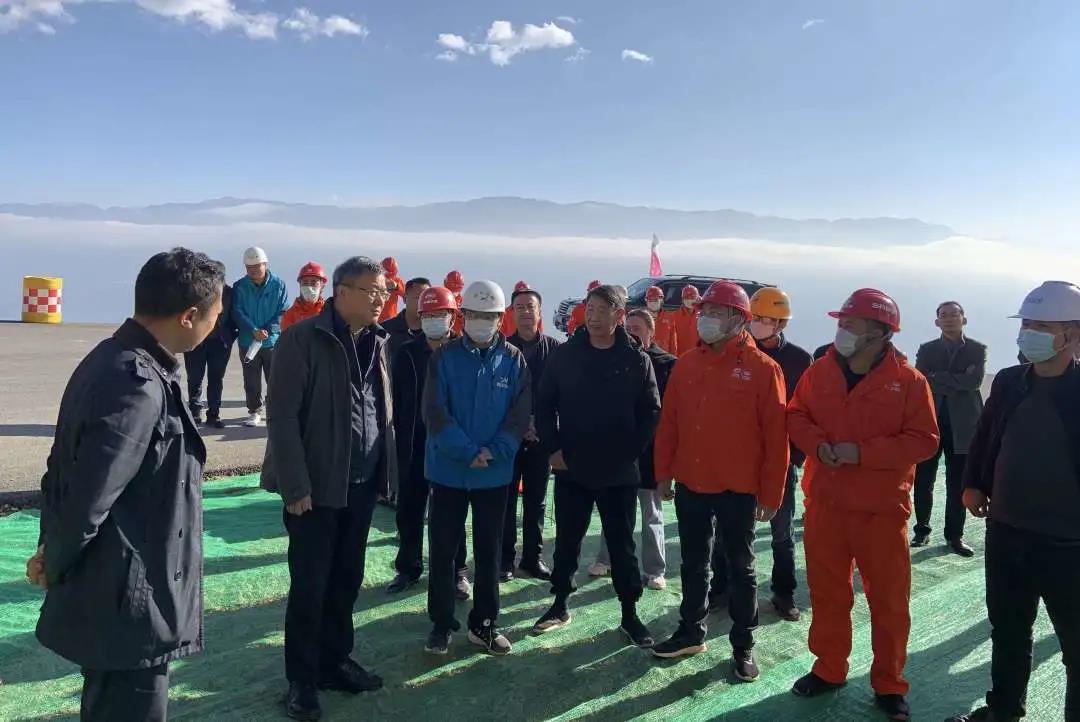 四川省交通運(yùn)輸廳黨組成員、副廳長(zhǎng)朱學(xué)雷深入省道S464普格一標(biāo)項(xiàng)目調(diào)研項(xiàng)目建設(shè)情況