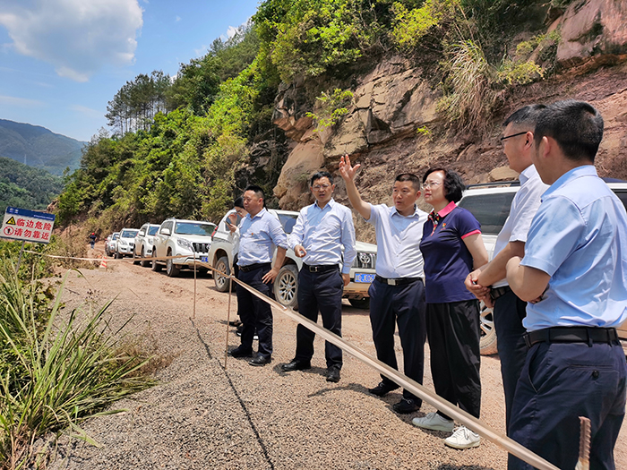 四川省國(guó)資委黨委委員、副主任游代麗到鎮(zhèn)廣高速王通段A1合同段調(diào)研工作