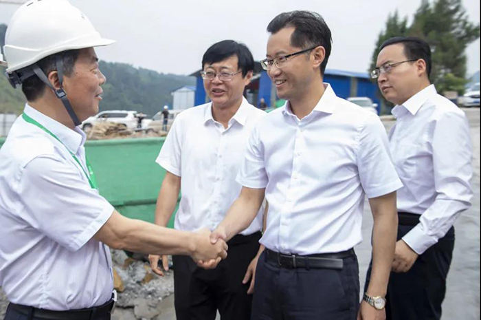 巴中市委副書記、市政府副市長(zhǎng)、代市長(zhǎng)高鵬凌到漢巴南鐵路6標(biāo)調(diào)研